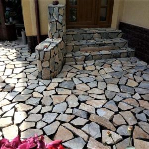 Alternative view of Piatra Poligonala Multicolor