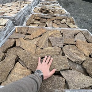 Alternative view of Piatra Poligonala Maro Rustic